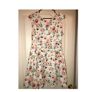 Beautiful floral dress!